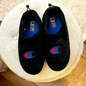 Champion Men's Soft Black Slipper Size 9 .